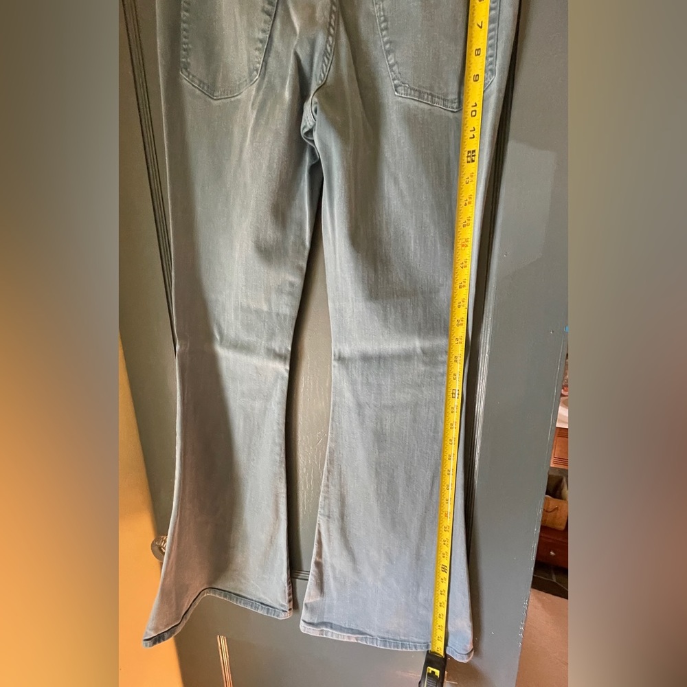 Rare Elie Tahari stretch blue jeans. Size: 12 - Picture 6 of 11